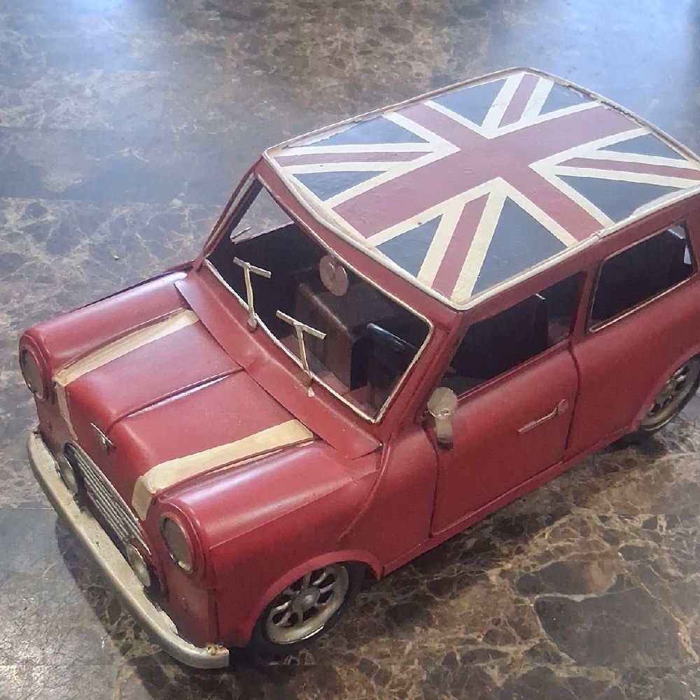 Collection Metalic Classic Red  Car with Union Jack Roof